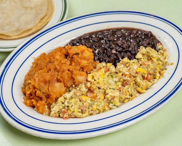 Huevos a la Mexicana.
